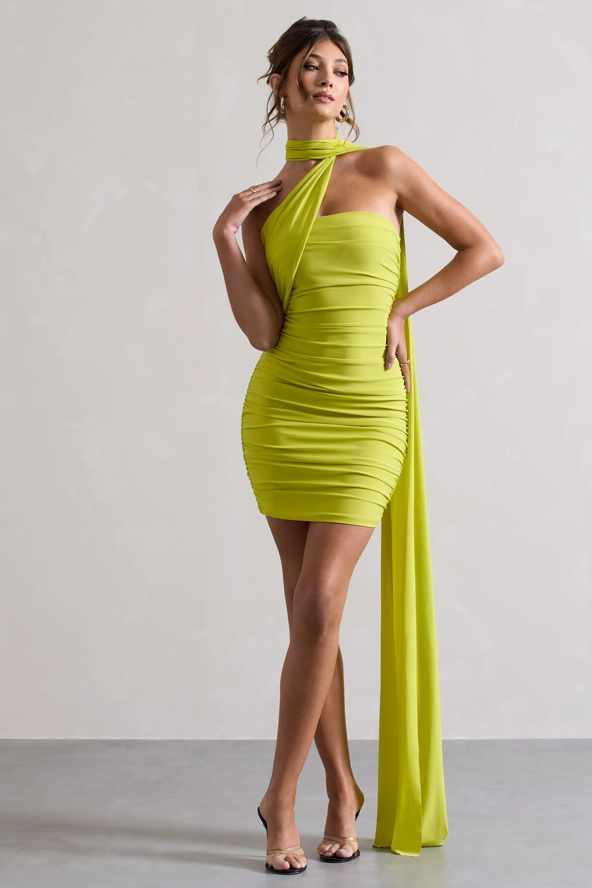 Abel | Mini-robe vert citron froncée asymétrique avec écharpe