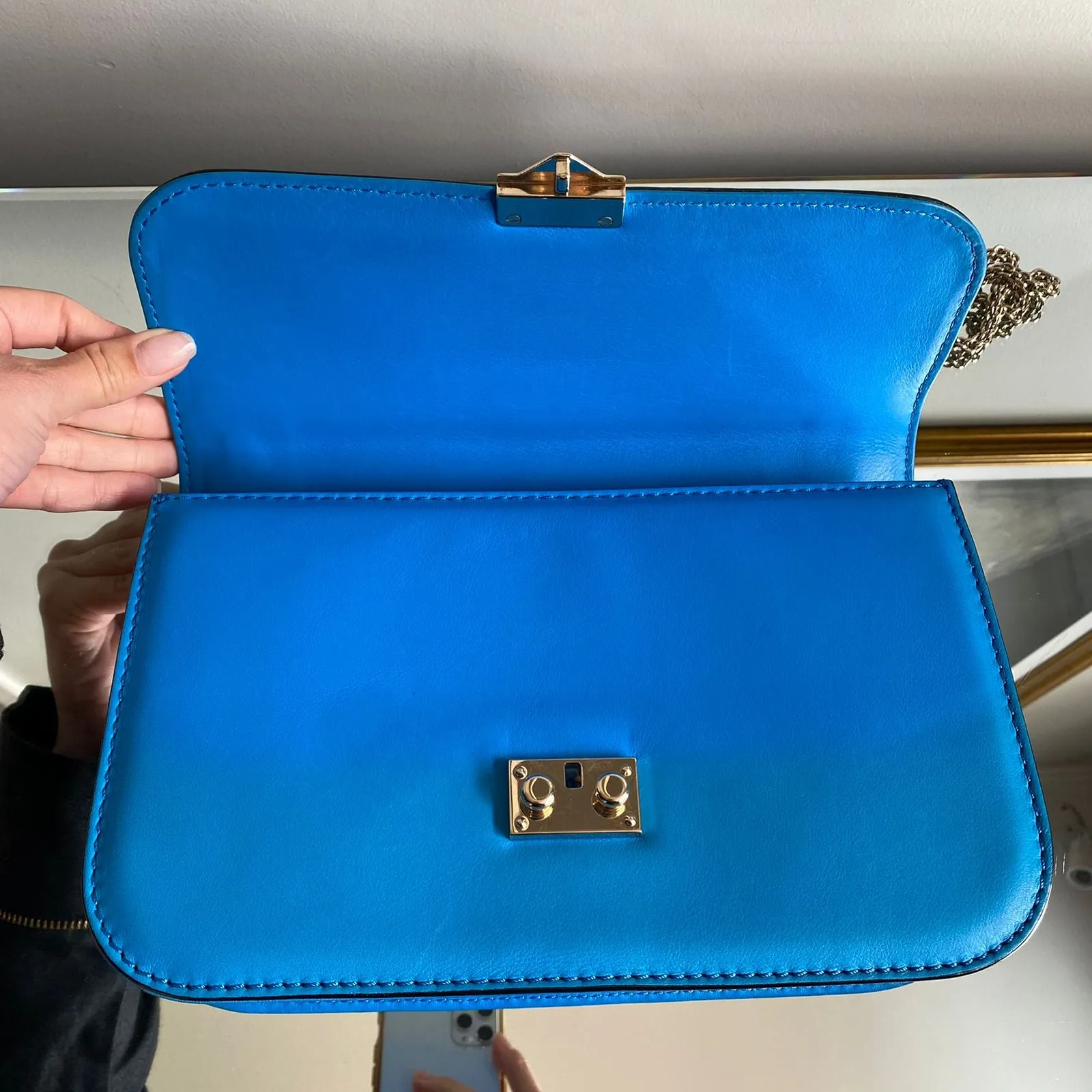 Bolsa Valentino Rockstud Em couro Azul Ferragem Ligth Gold