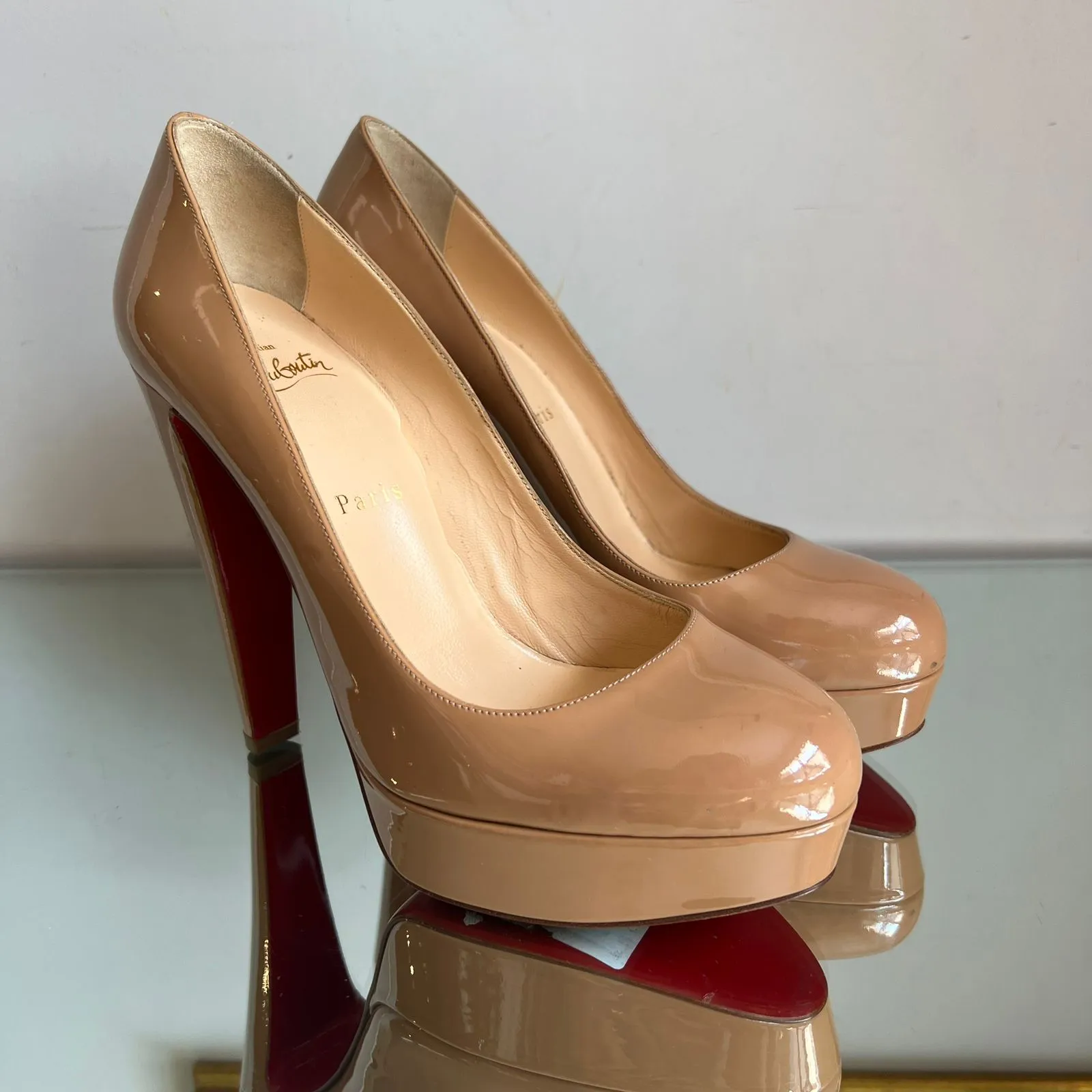 Scarpin Plataforma Christian Louboutin Bianca Verniz Bege